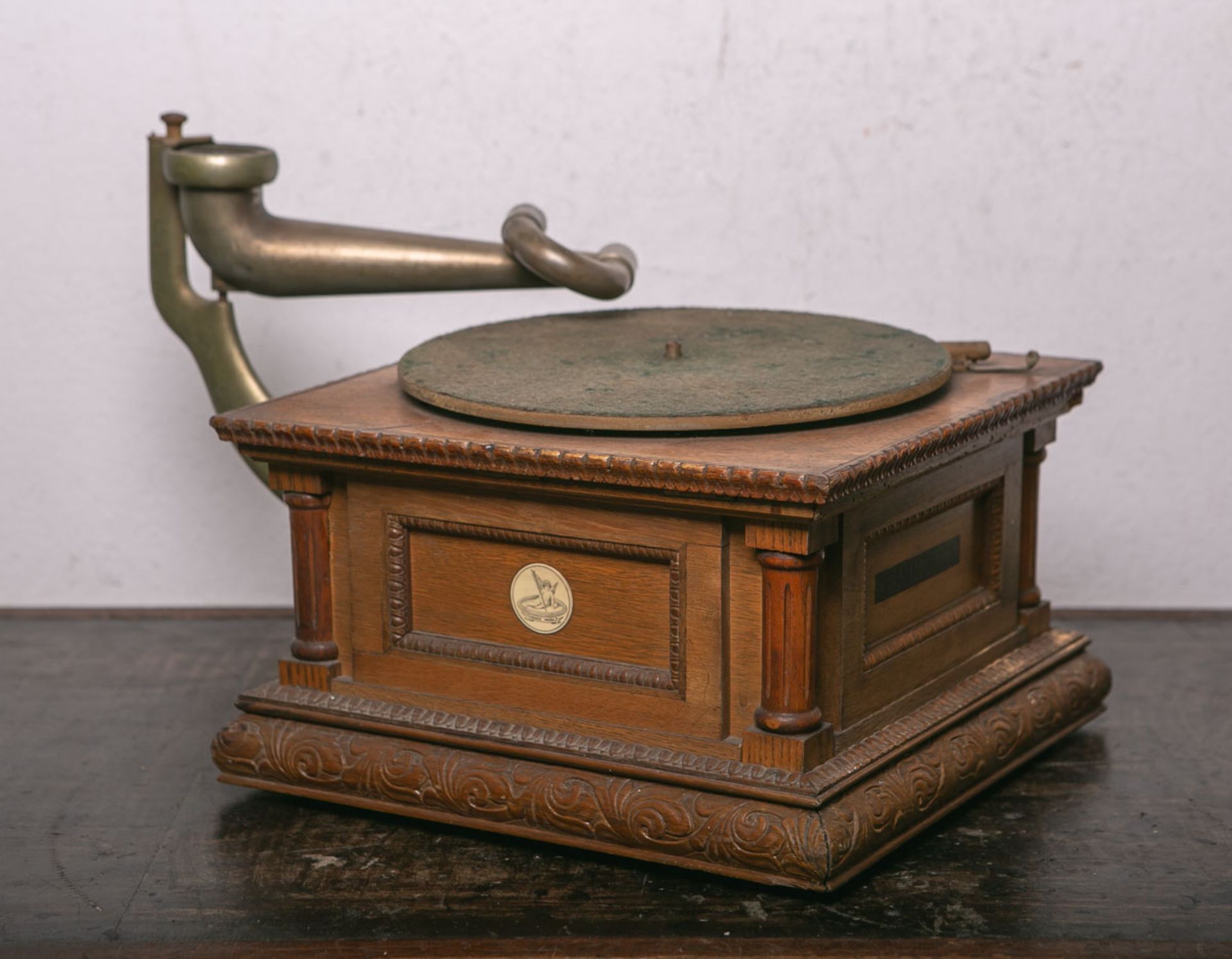 Originales Grammophon (um 1900), Herst. "Deutsches Grammophon. Aktiengesellschaft. Trade Mark",