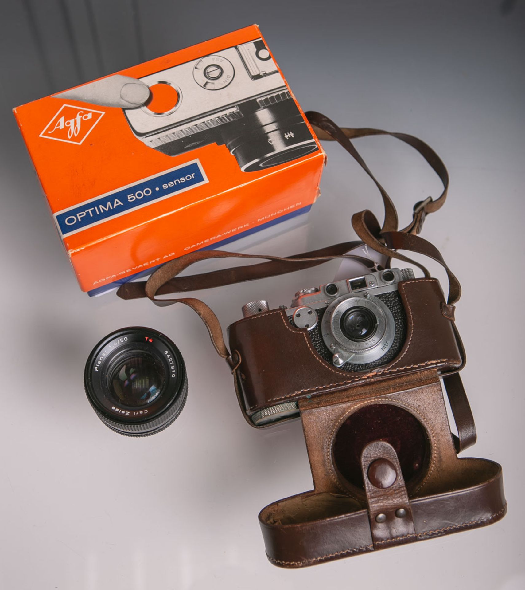 Kamera "Leica II" von 1938 (Ernst Leitz GmbH, Wetzlar), DBP, Gehäusenr. 287472, m. Schutztasche,