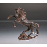 Figur eines steigenden Pferdes, Metall, ca. 11 x 4 x 11. Rostspuren.