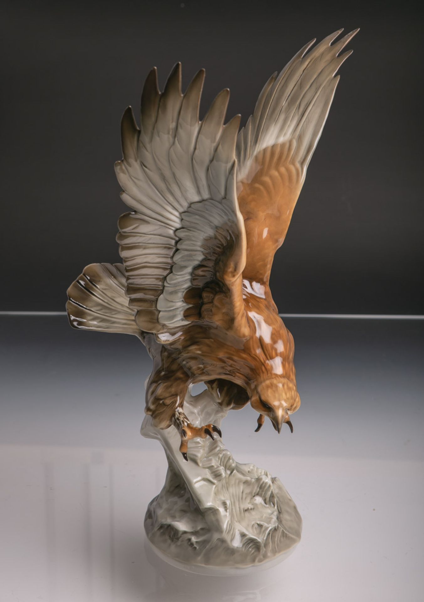 Figur eines Adlers im Anflug