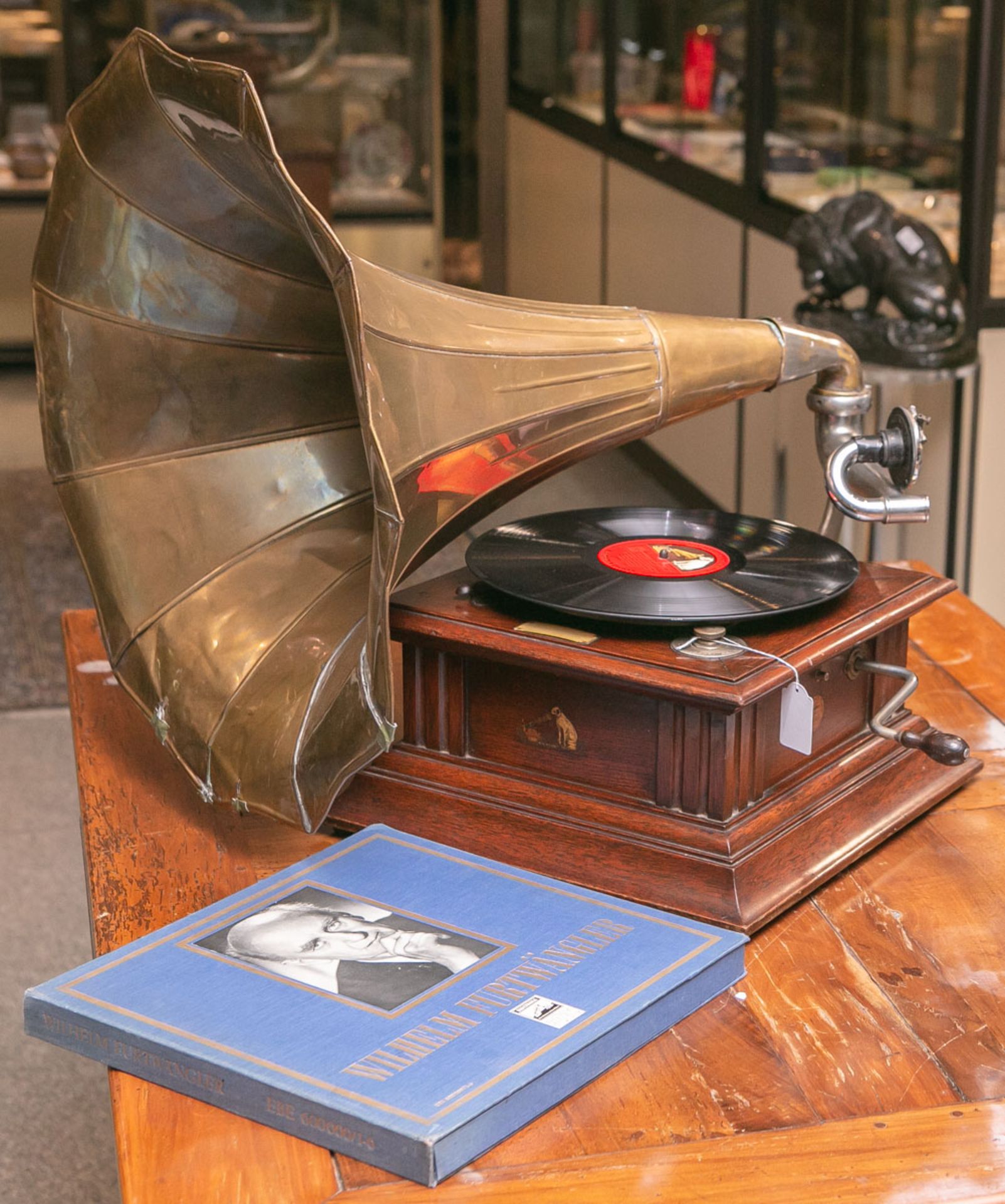 Altes Grammophon (wohl um 1900),