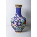 Cloisonné-Bodenvase (wohl China, wohl 20. Jh.)