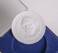 Medaille (Meissen), Weißporzellan,