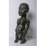 Holzfigur (wohl Mbunda/Sambia, wohl 19. Jh.), weibl. schwangere Figur