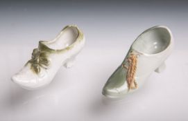 2 versch. Porzellan-Schuhe (wohl um 1900)