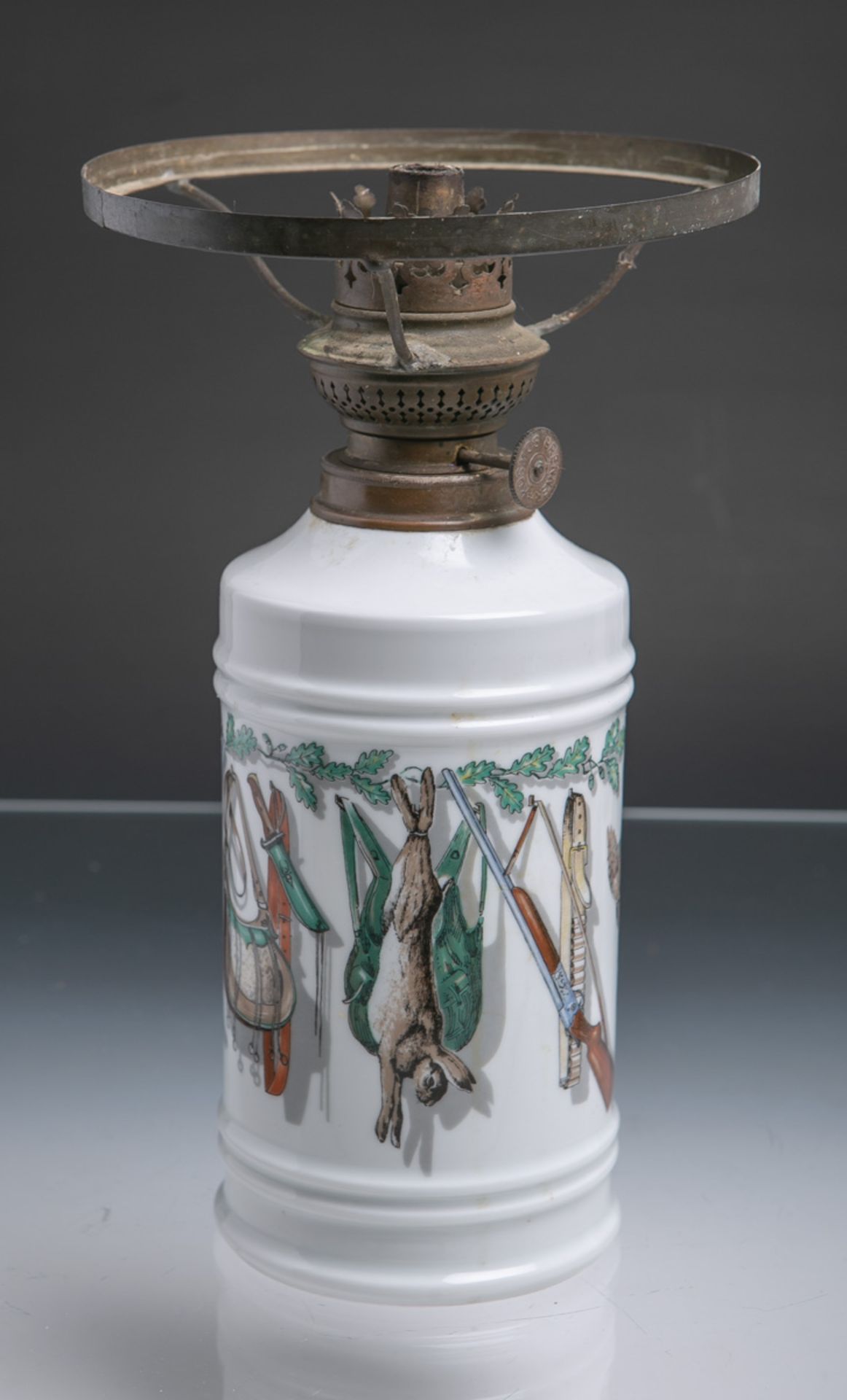 Petroliumlampe aus Porzellan m. Jagdmotiven (Alboth u. Kaiser Bavaria, Alka-Kunst)