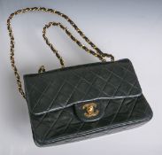 Schwarze gesteppte Vintage Chanel Tasche, Medium Classic (Timeless Double Flap), Nr. 2158802