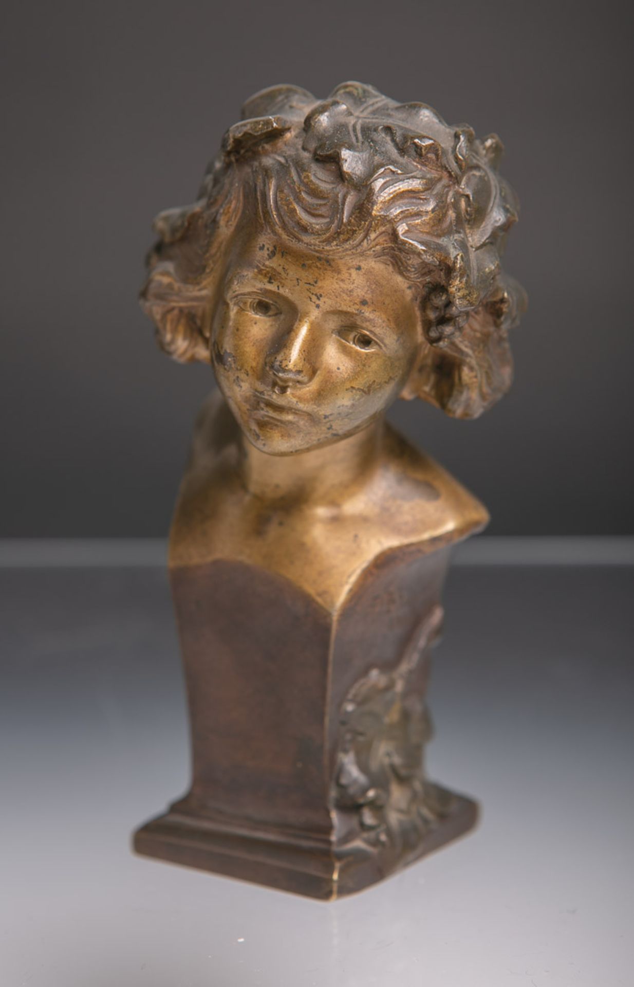 Brou, Frédéric (1862 - 1926), Bronzebüste eines kl. Mädchens