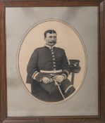 Unbekannter Künstler (wohl um 1900), Porträt eines Kürassiers in Uniform m. Pallasch u. Dienstmütze