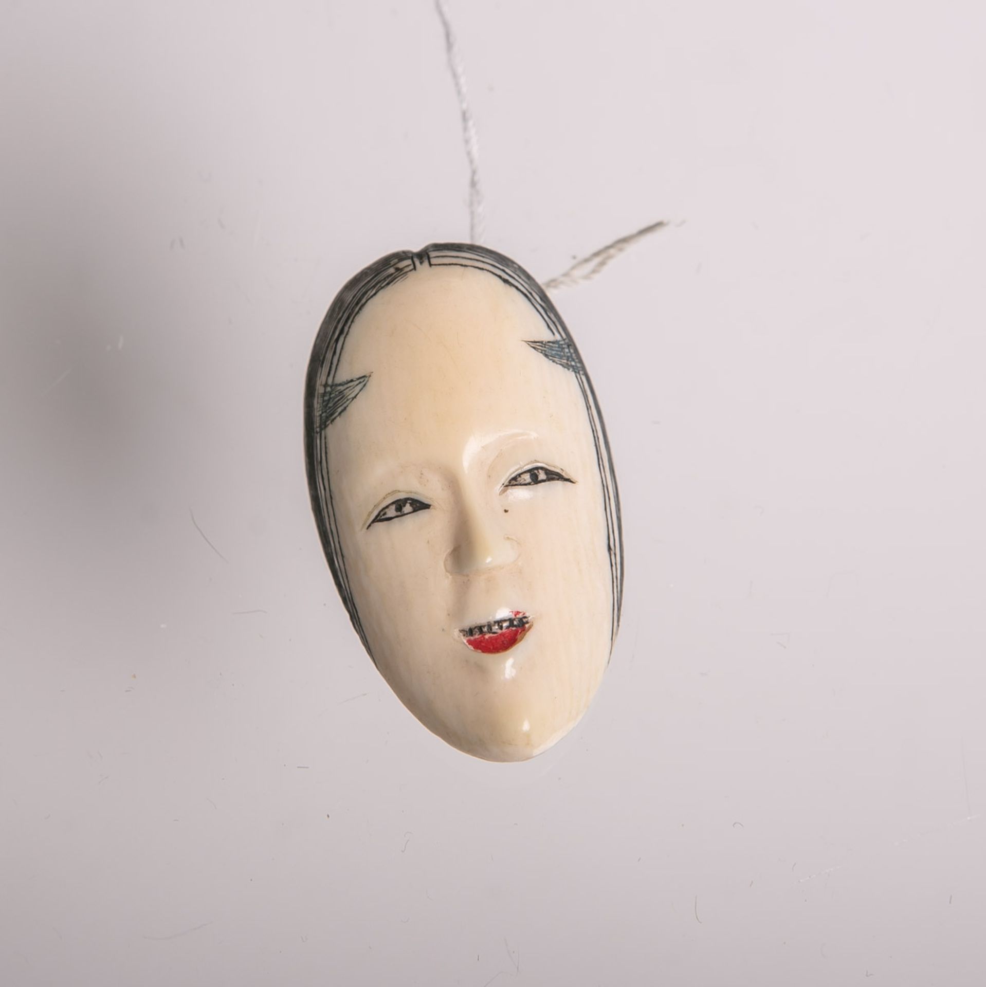 Netsuke (wohl Japan), Elfenbein in Form einer "No-Theater"-Maske