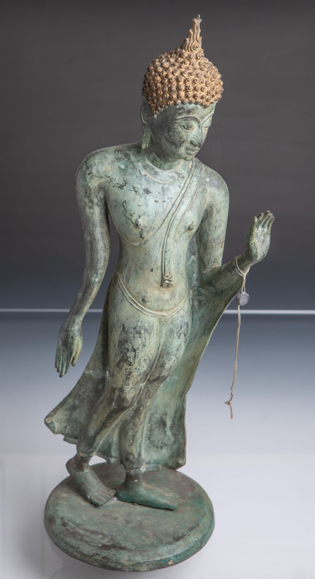 Stehende Figur einer Gottheit m. Segengestus (wohl Thailand, Alter unbekannt)
