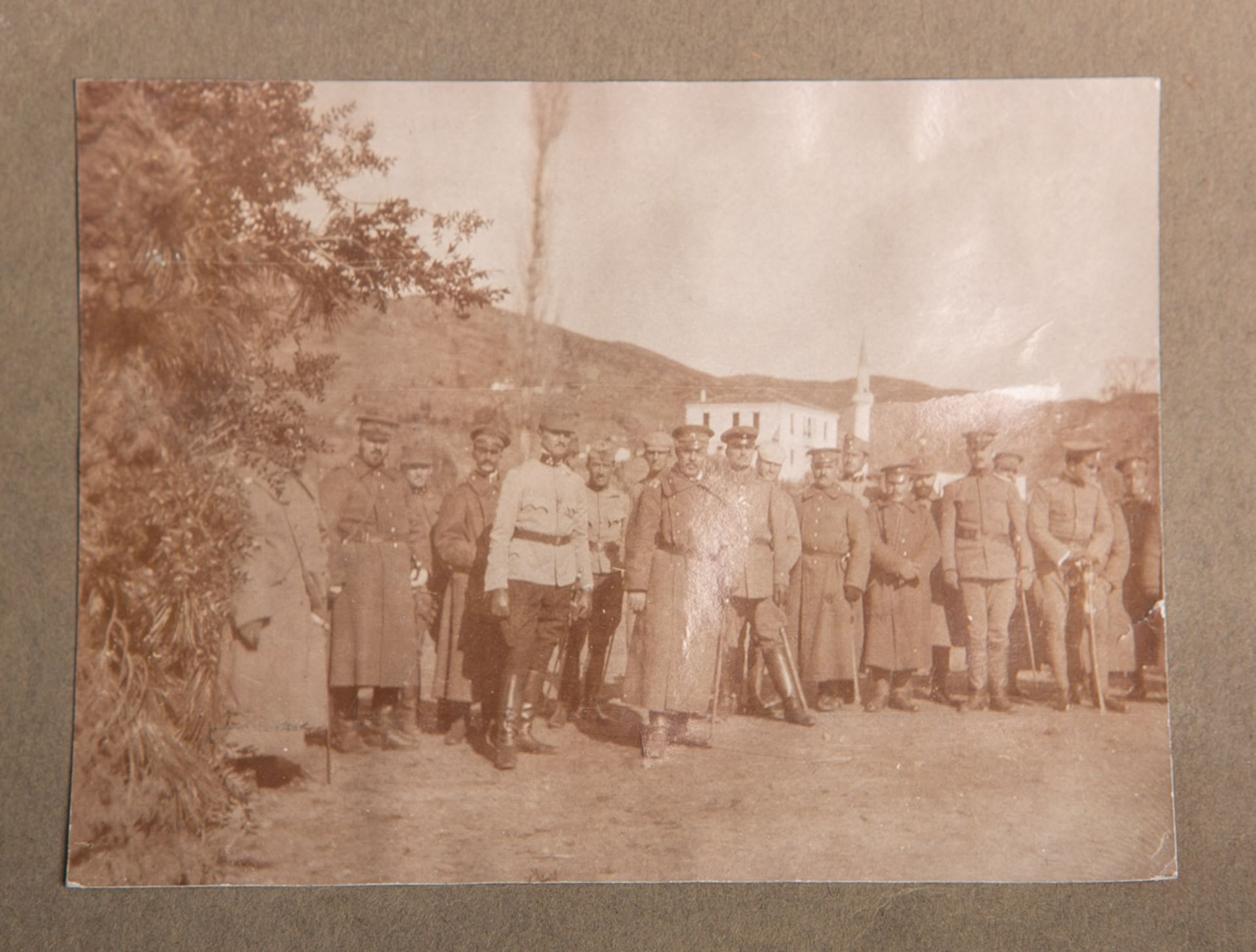 Fotografie einer bulgarischen Truppe, - Image 2 of 2