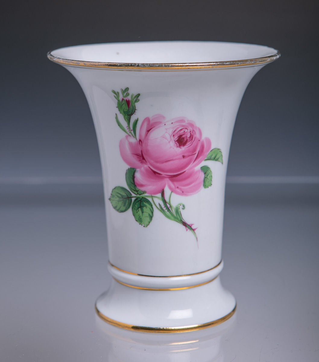 Vase (Meissen, wohl 19. Jh.), Dekor: Rote Rose - Image 2 of 2