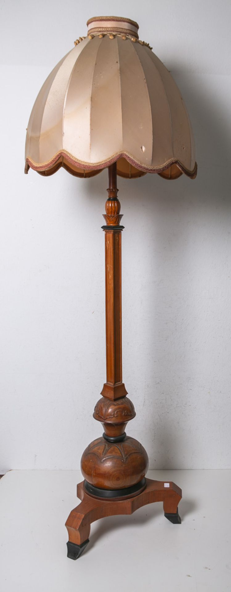 Stehlampe im Stil des Art déco (1920/30er Jahre)