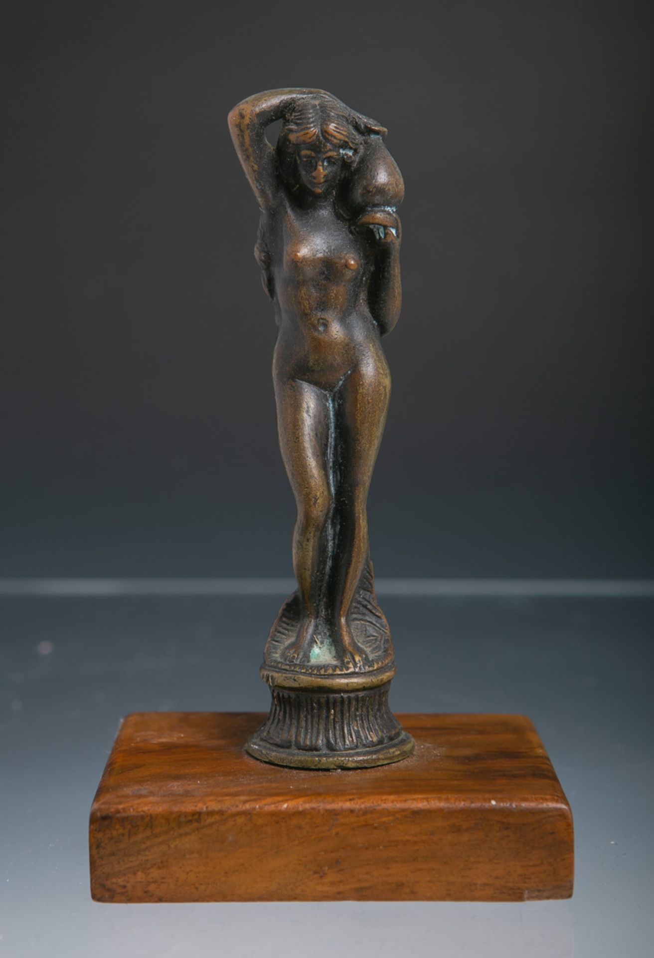 Unbekannter Künstler (20. Jh.), Figur einer nackten Frau als Wasserträgerin - Bild 2 aus 2