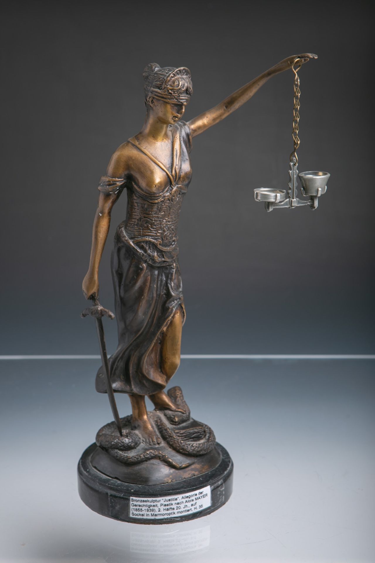 Unbekannter Künstler (2. Hälfte 20. Jh.), Bronzeskulptur "Justitia" nach Alois Mayer (1855 - 1939) - Bild 2 aus 2