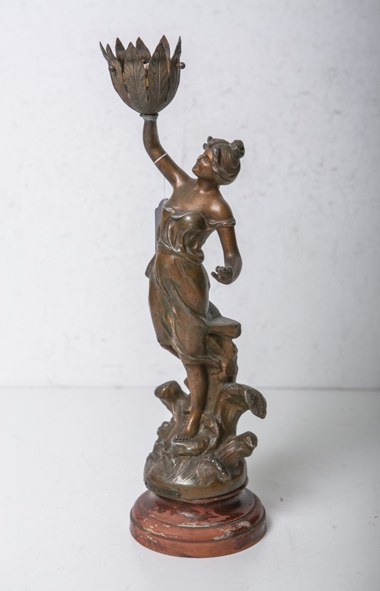 Figur aus Zinkguss als Kerzenhalter (Frankreich, um 1900)