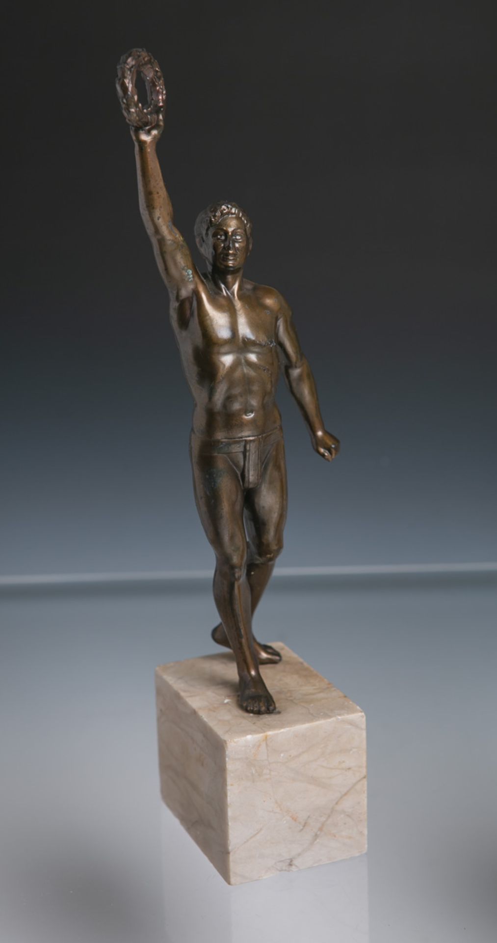 Unbekannter Künstler (wohl 1920/30er Jahre), Figur eines Anthleten m. Siegerkranz - Image 2 of 2