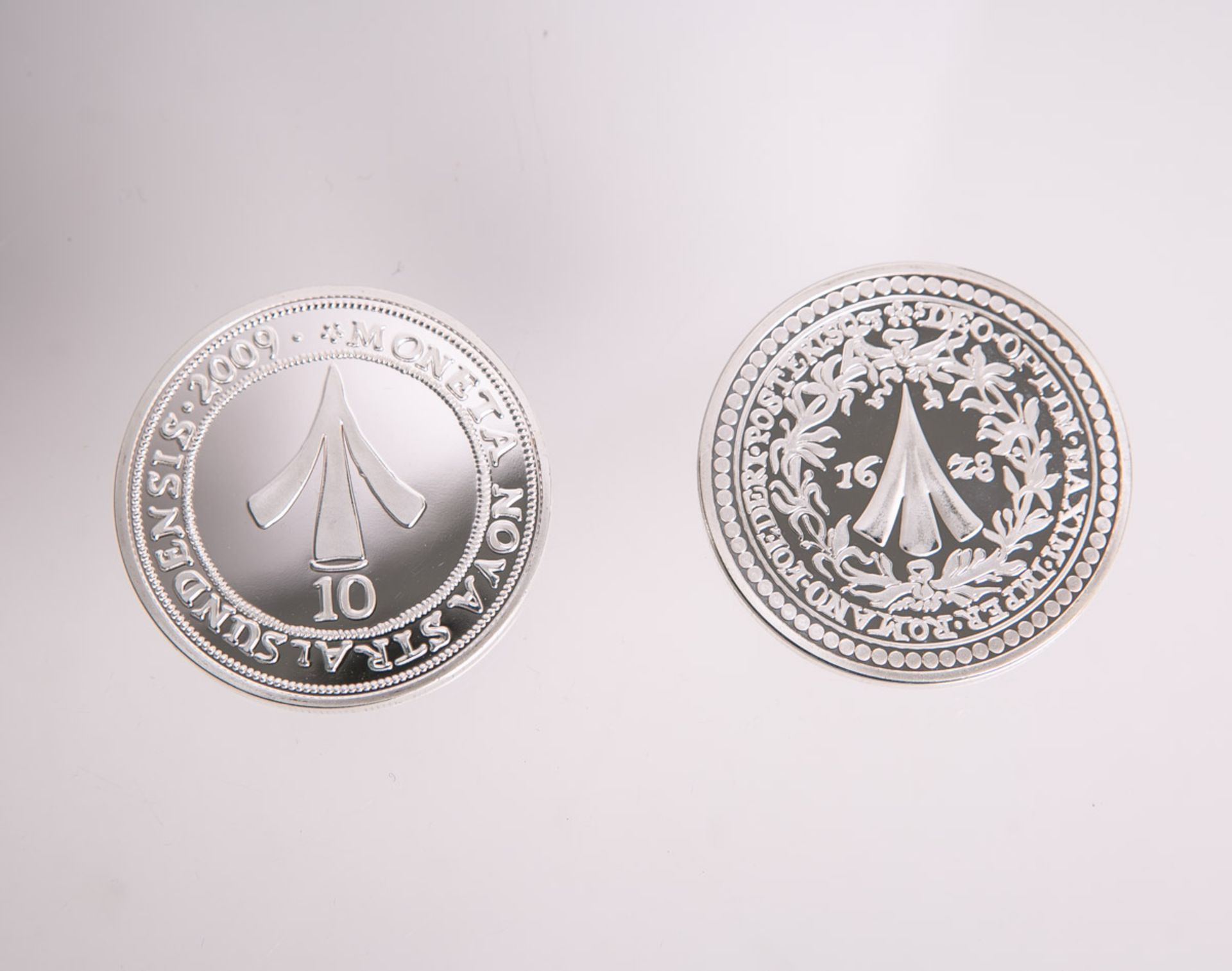 Zwei Medaillen, Metall versilbert - Bild 2 aus 2