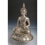 Sitzender Buddha auf Lotusthron (wohl Thailand, Alter unbekannt)