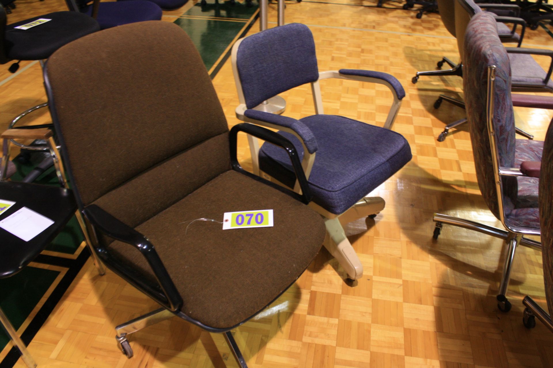 Office Armchair on Casters - Image 3 of 3