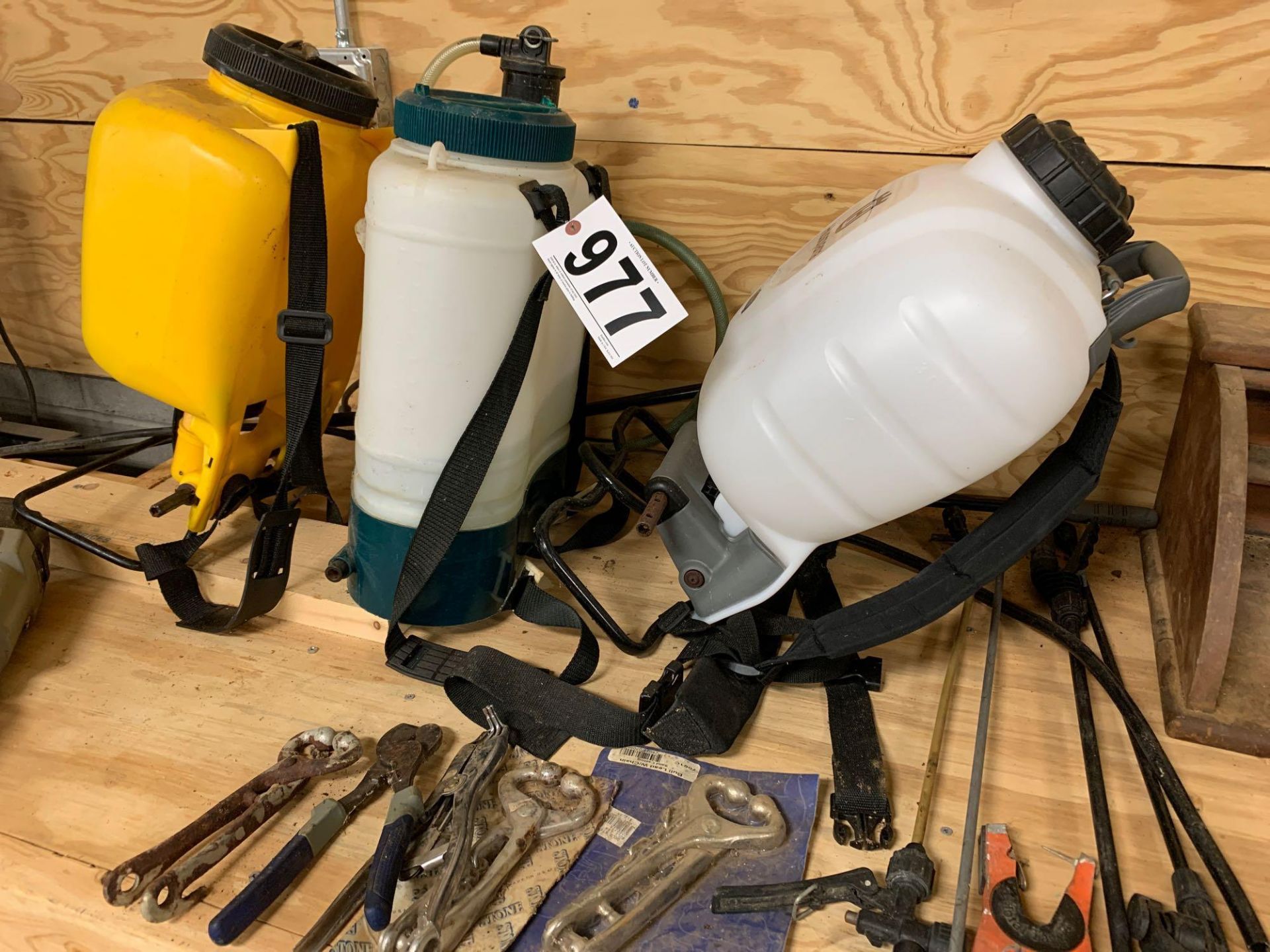 Backpack Sprayers & Livestock Instruments