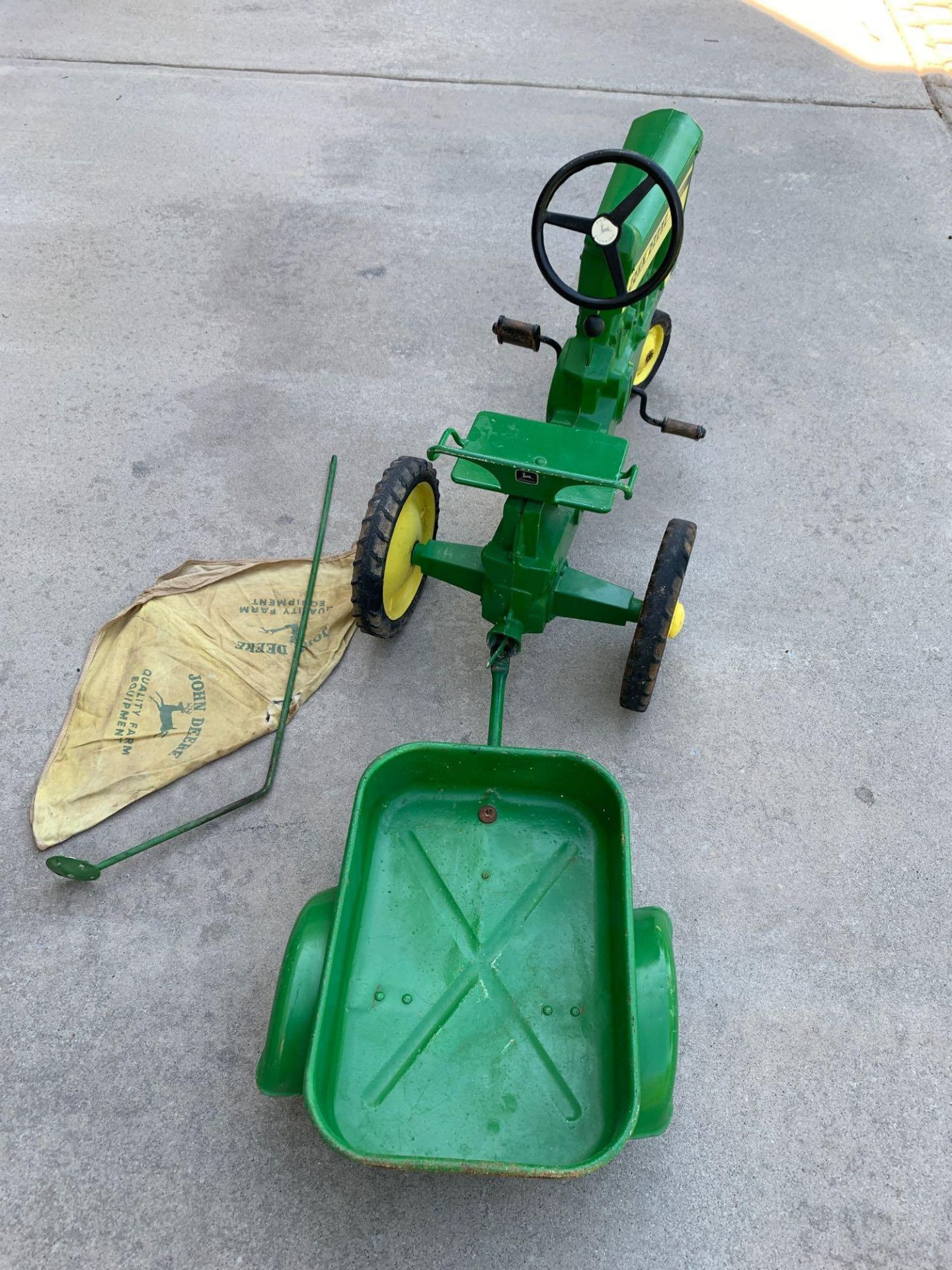 1960 John Deere Pedal Tractor w/Trailer & Umbrella - Image 4 of 4