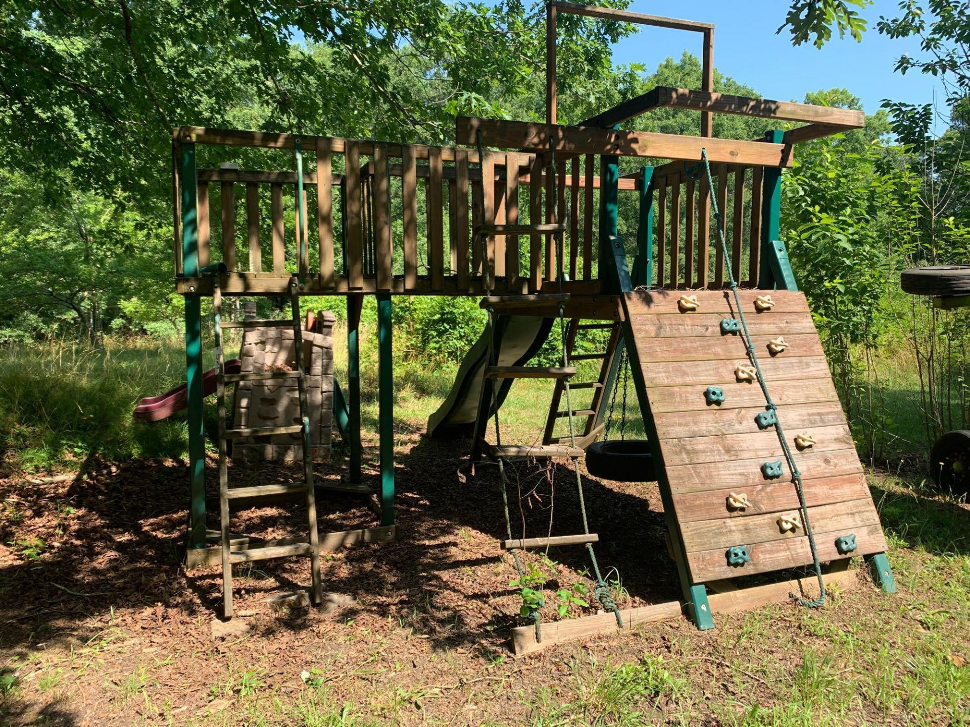 Play Set - Metal Frame/Wood Outdoor w/Climbing