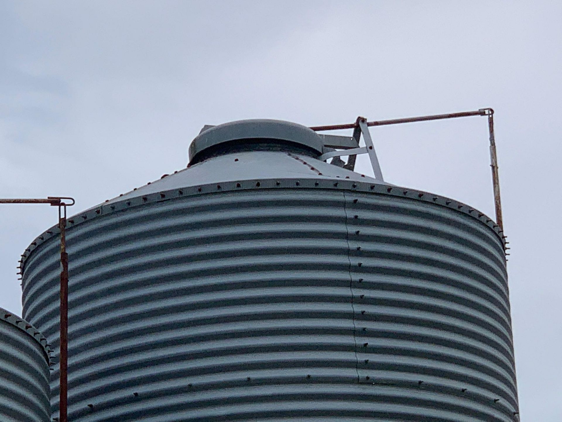 Brock Silo- 5'x5' Base, 20' High, 17' Top Cylinder - Image 7 of 12