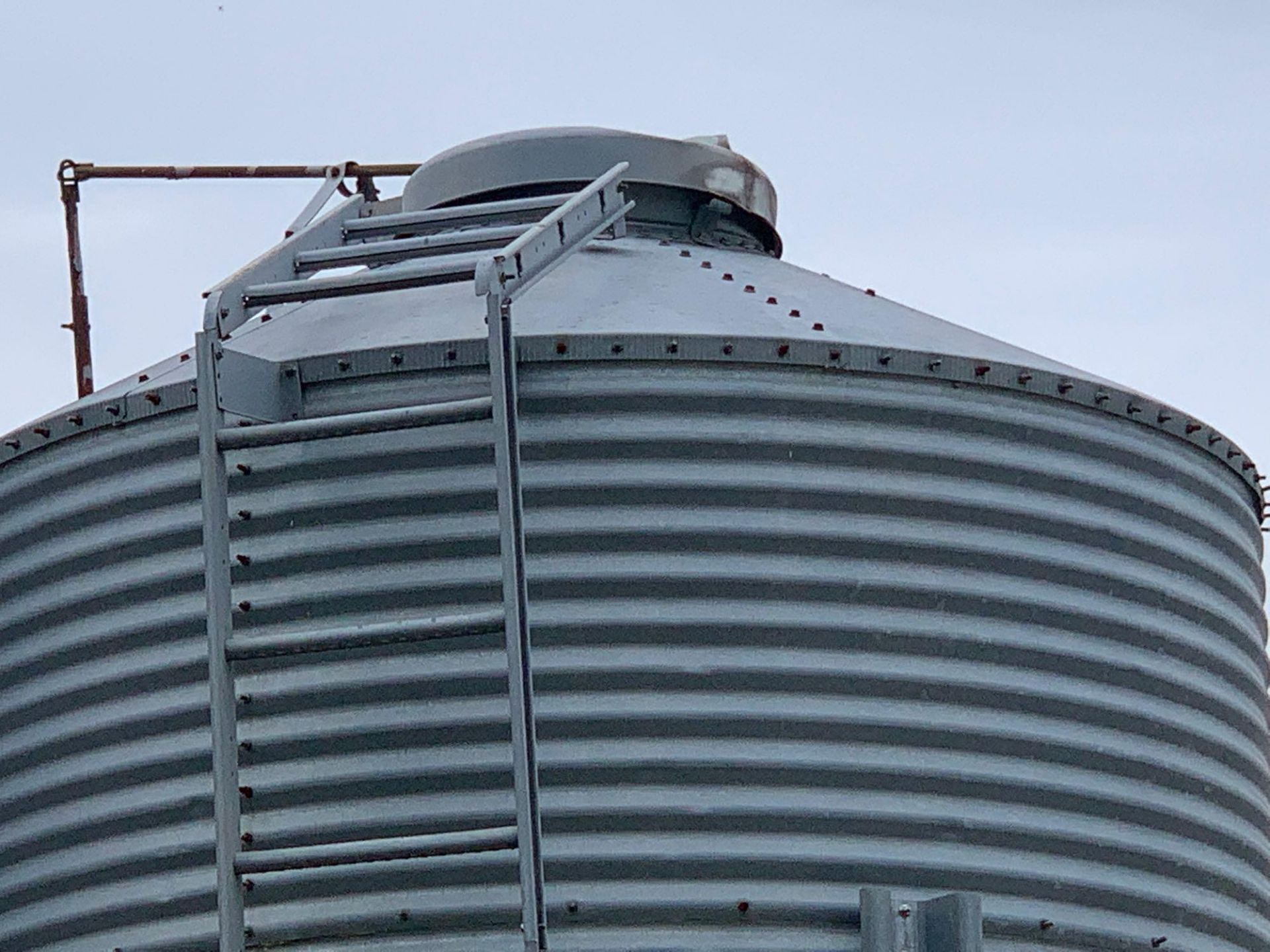 Brock Silo- 5'x5' Base, 17' High, 14' Top Cylinder - Image 5 of 7