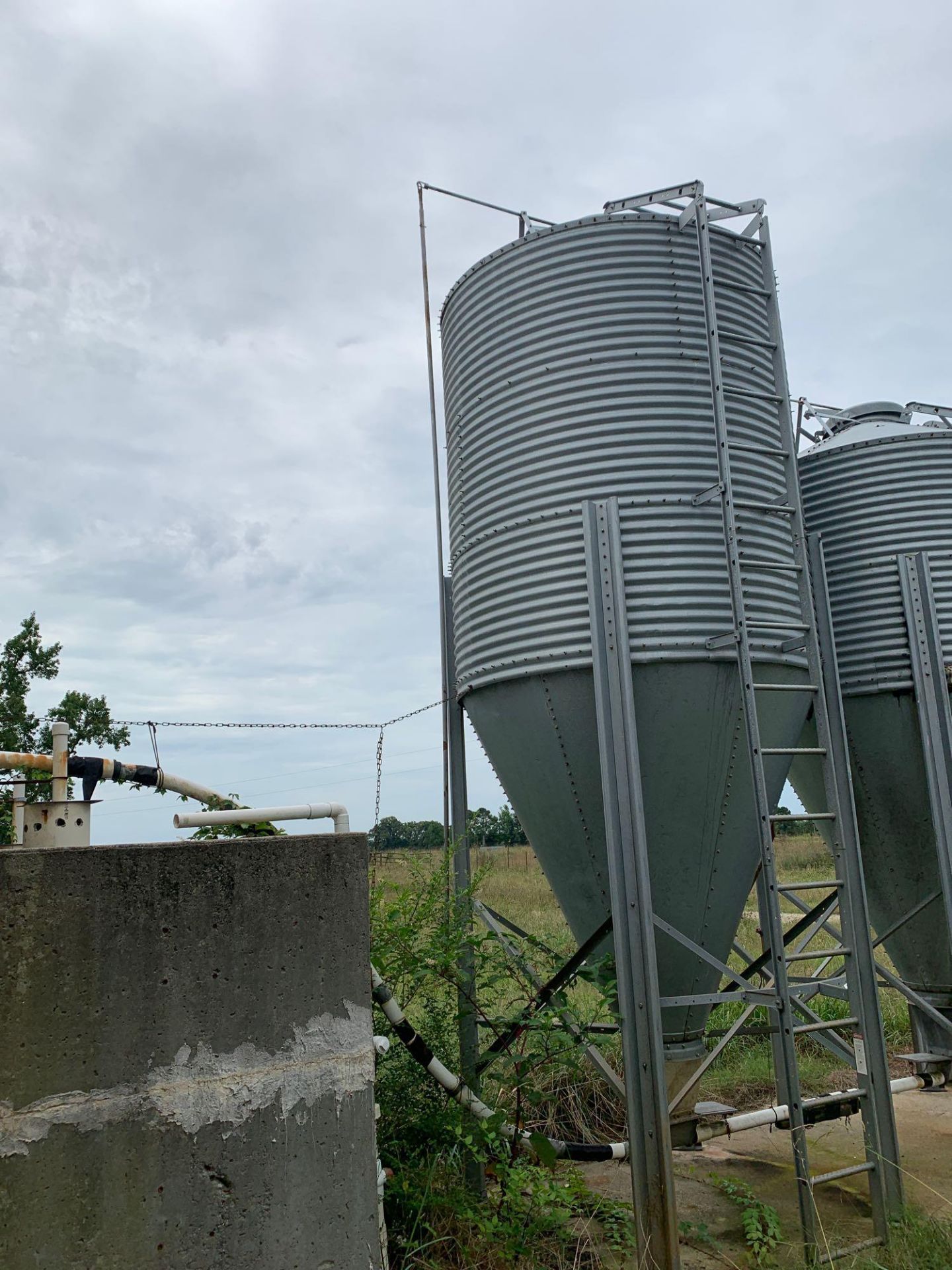 Brock Silo- 5'x5' Base, 20' High, 17' Top Cylinder - Image 3 of 12