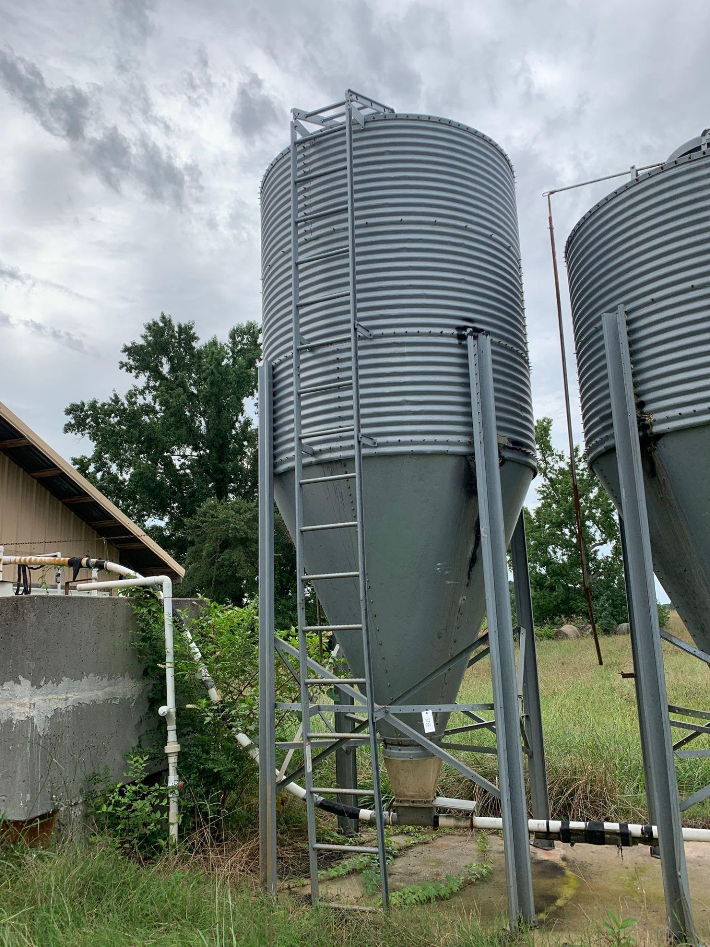 Brock Silo- 5'x5' Base, 20' High, 17' Top Cylinder