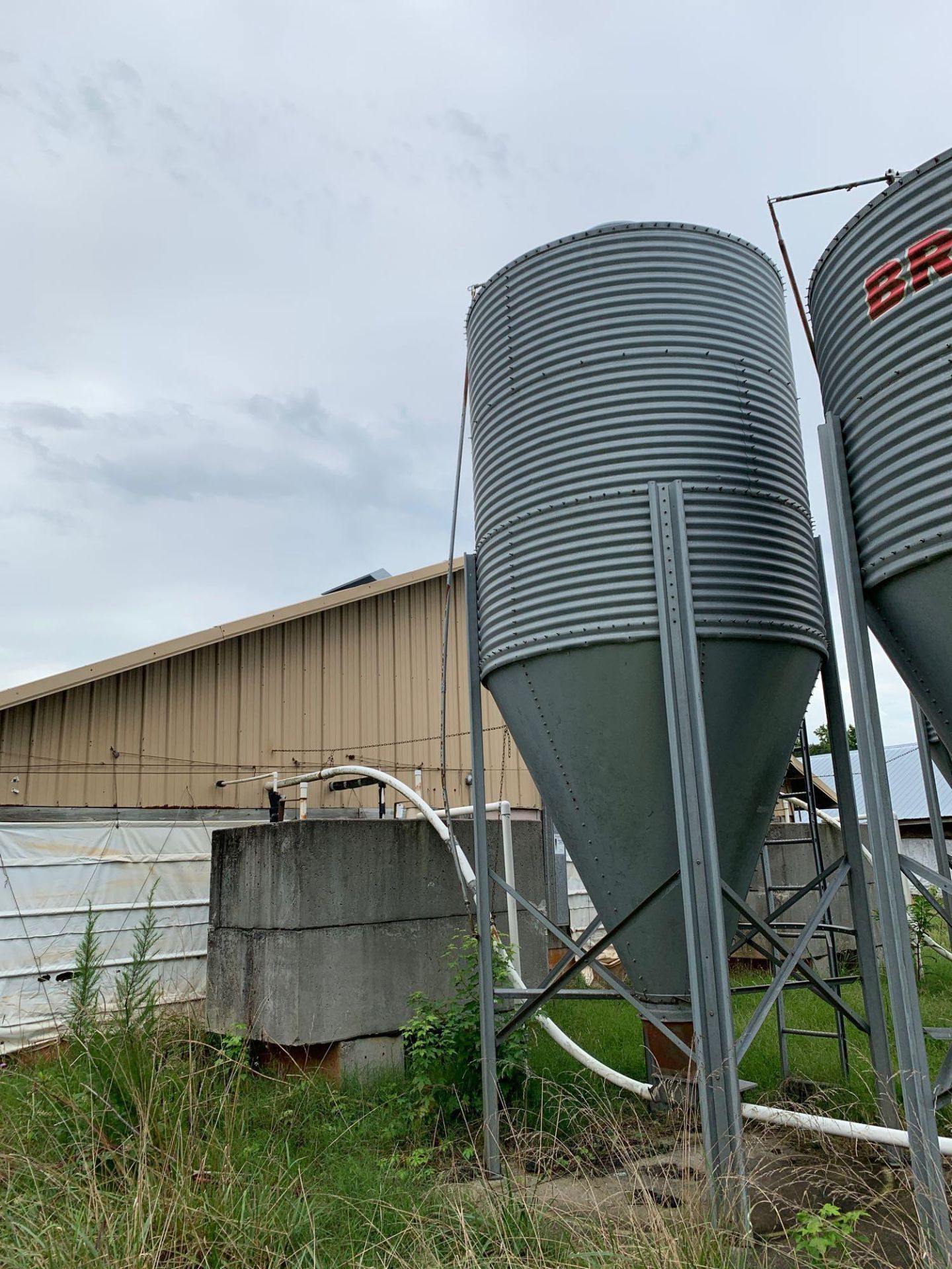 Brock Silo- 5'x5' Base, 20' High, 17' Top Cylinder - Image 3 of 10