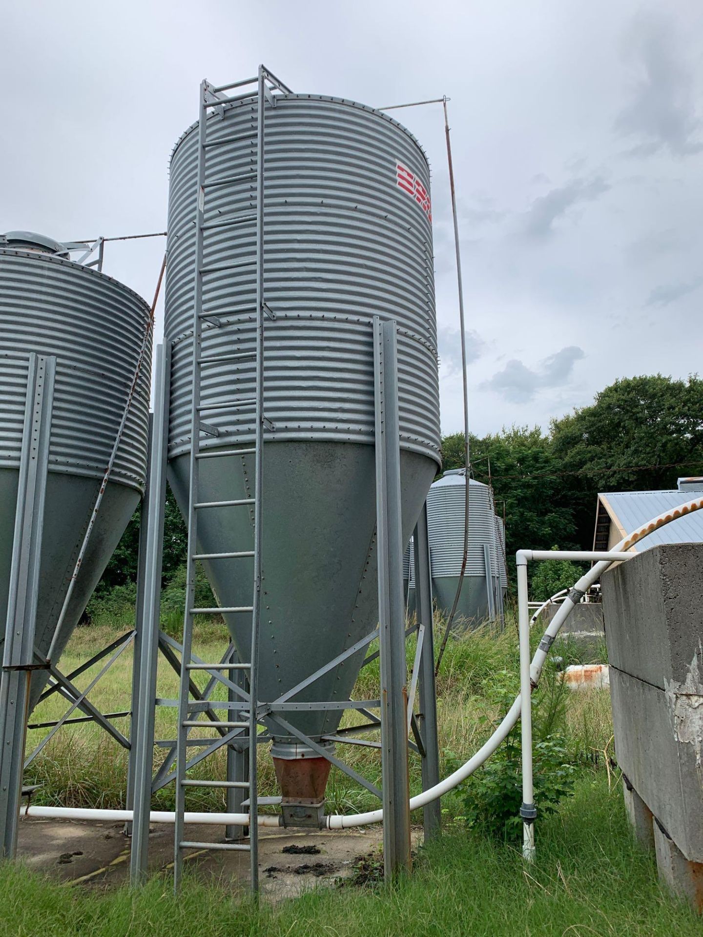 Brock Silo- 5'x5' Base, 20' High, 17' Top Cylinder