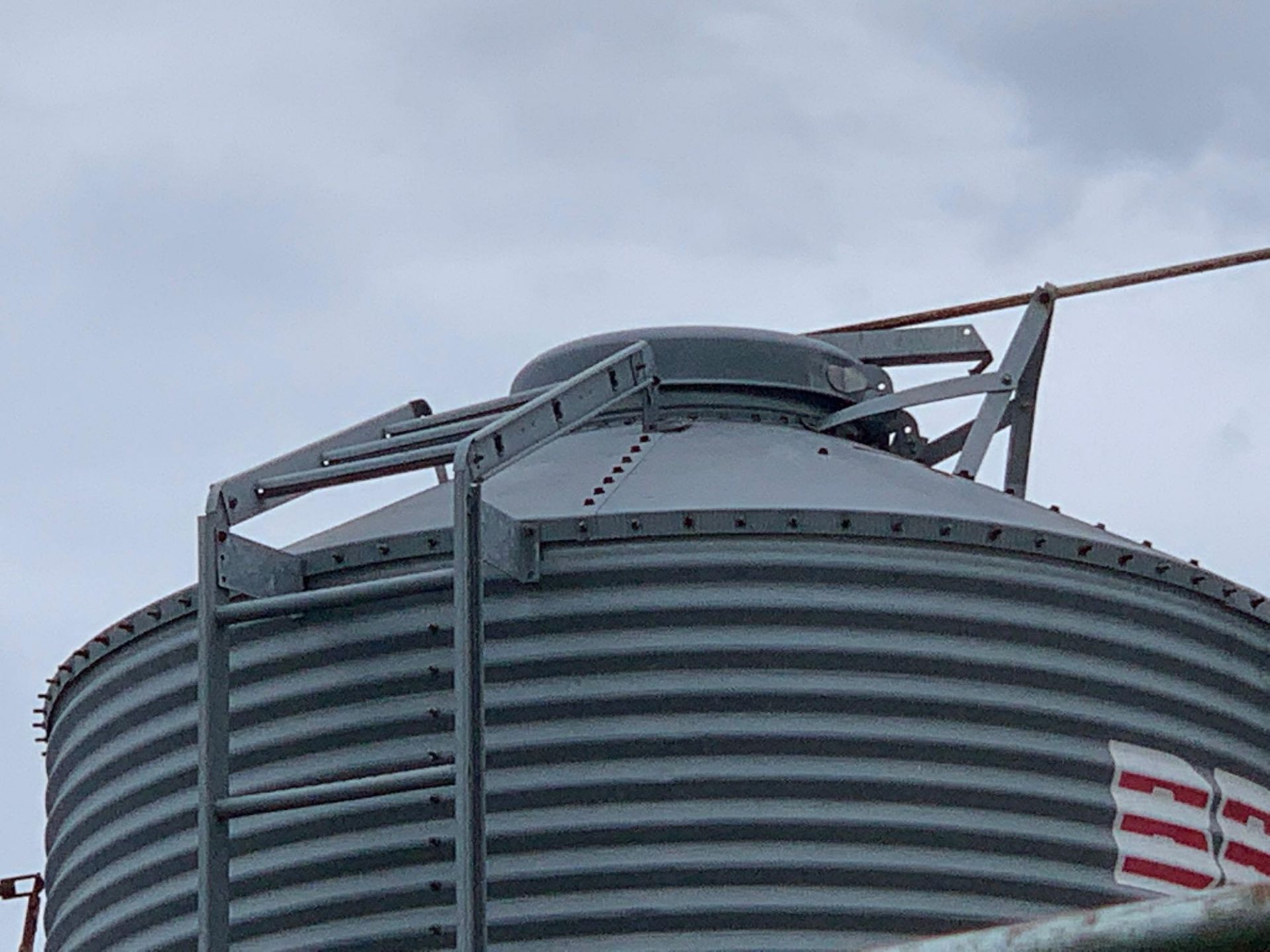 Brock Silo- 5'x5' Base, 20' High, 17' Top Cylinder - Image 7 of 10