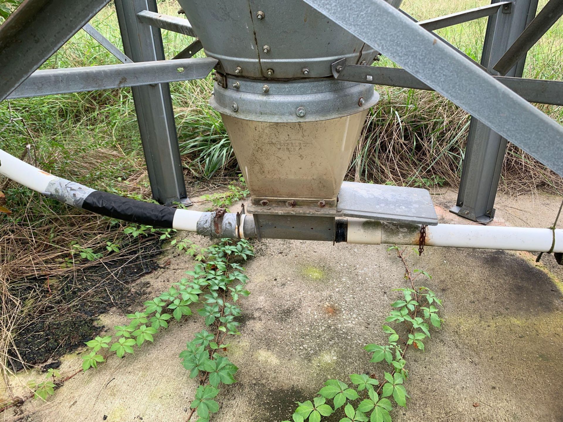 Brock Silo- 5'x5' Base, 20' High, 17' Top Cylinder - Image 10 of 12