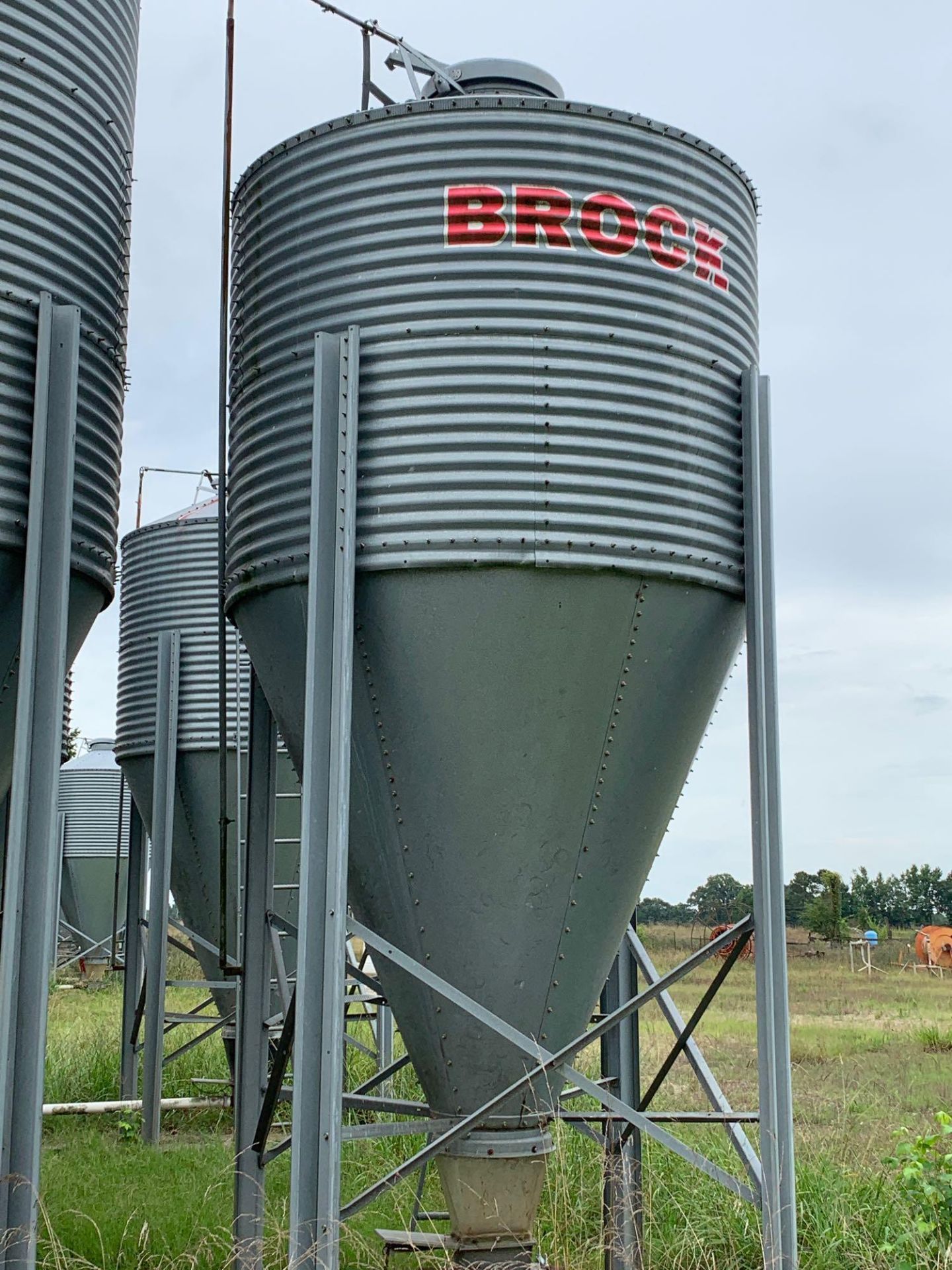 Brock Silo- 5'x5' Base, 17' High, 14' Top Cylinder - Image 3 of 8