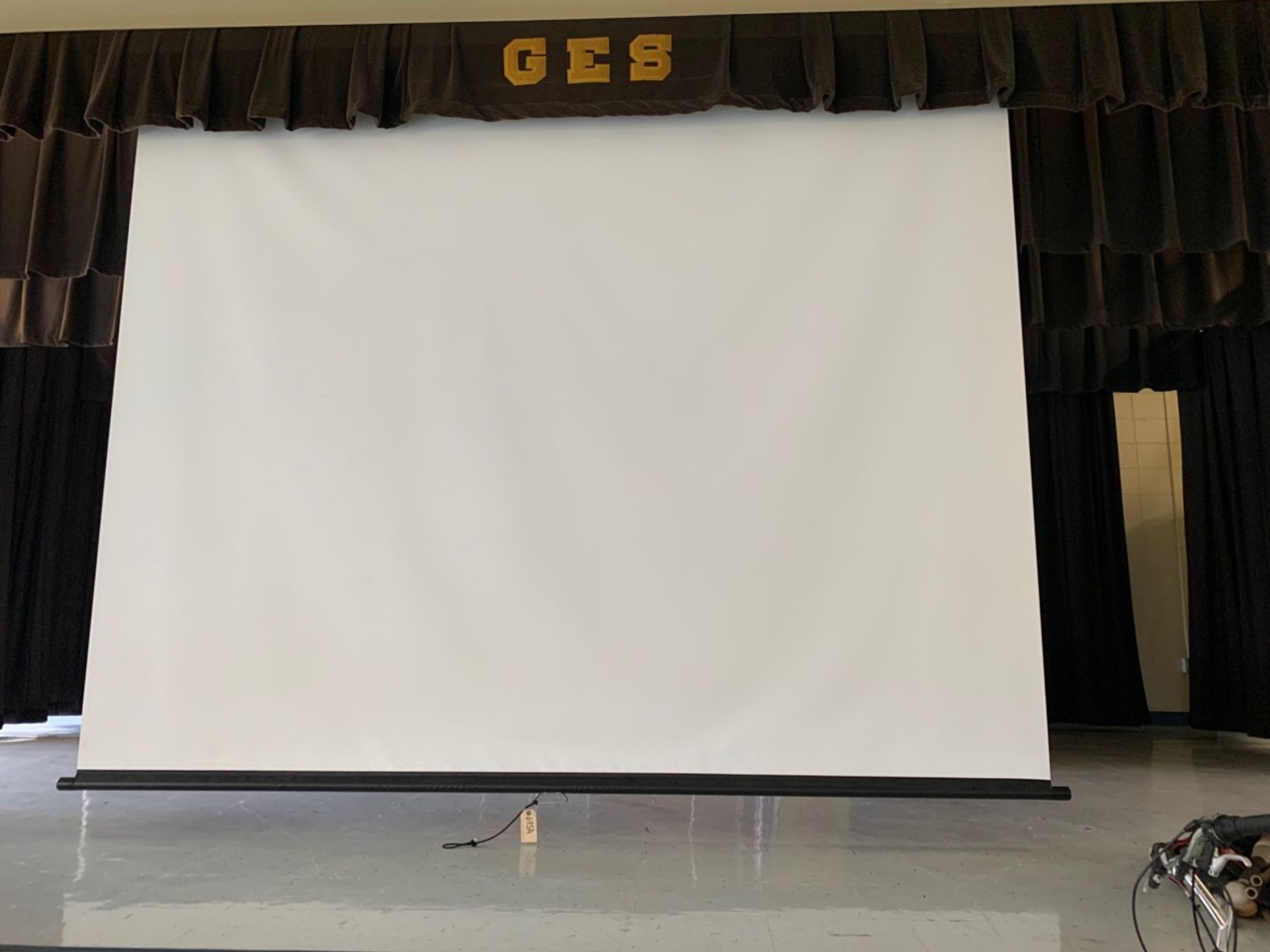 10' Pull Down Video Screen