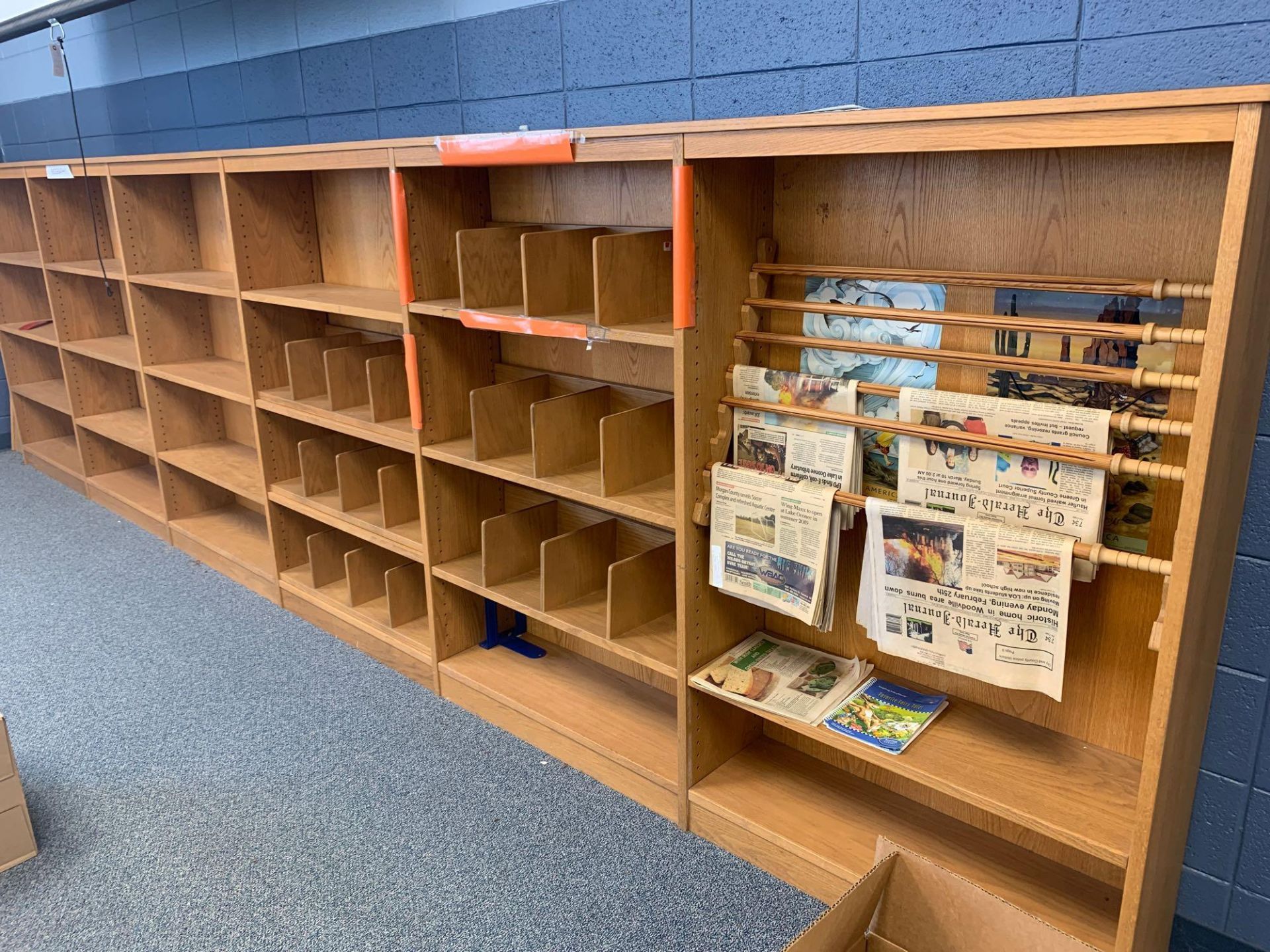 Lot Bookshelf Approx 40', 12" Deep, Newspaper