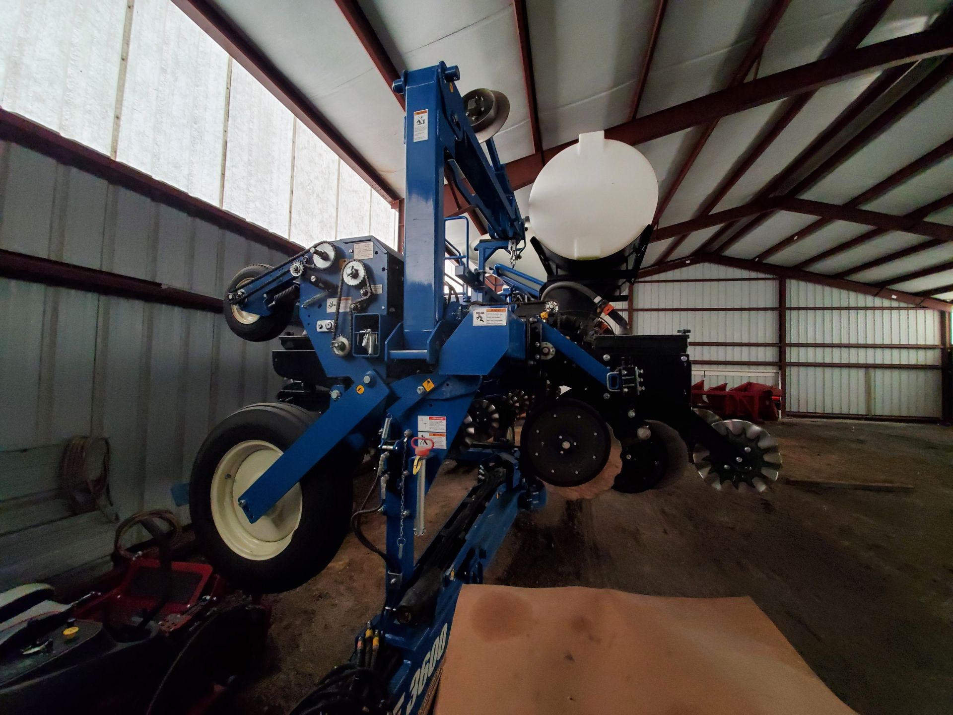 2019 Kinze 3600 Planter - Image 2 of 12