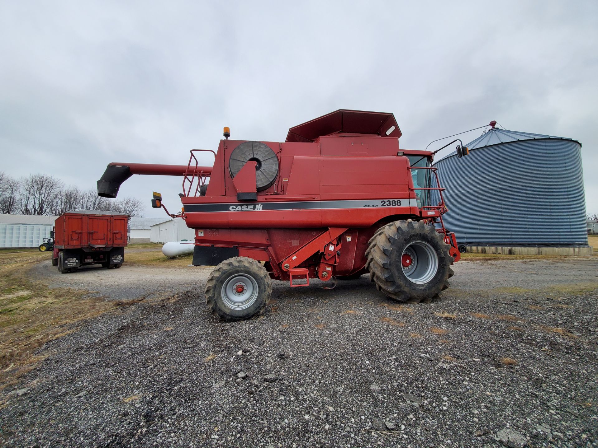 2006 Case-IH 2388 Combine - Image 5 of 17