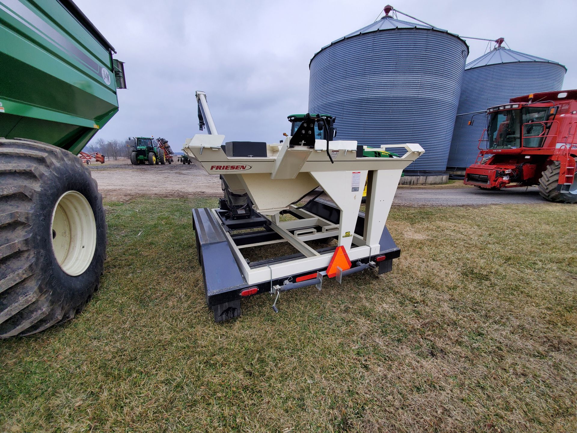 Friesen Titan 4SE Seed Tender - Image 6 of 8