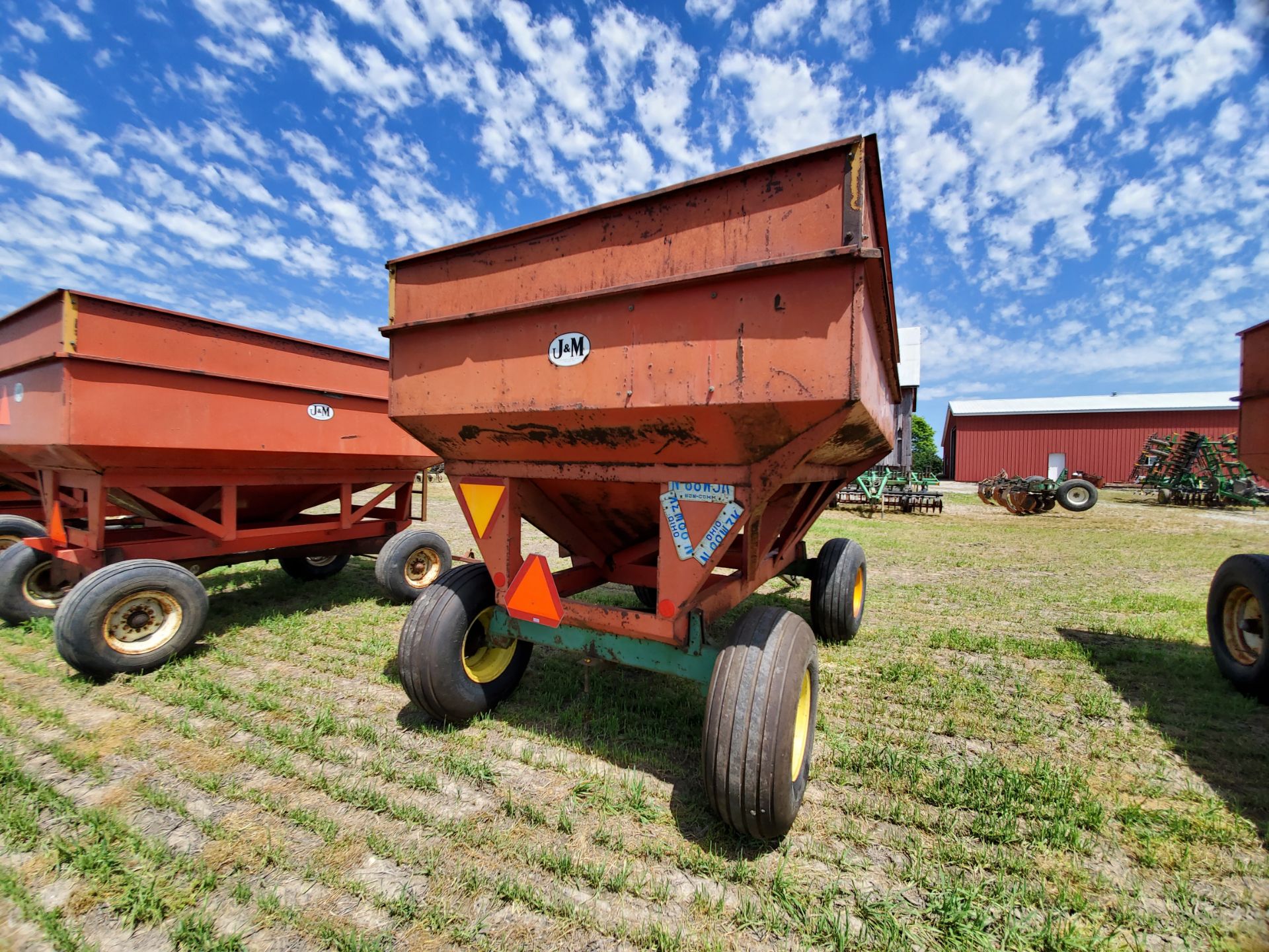 J&M 350-14 Gravity Wagon - Image 3 of 3