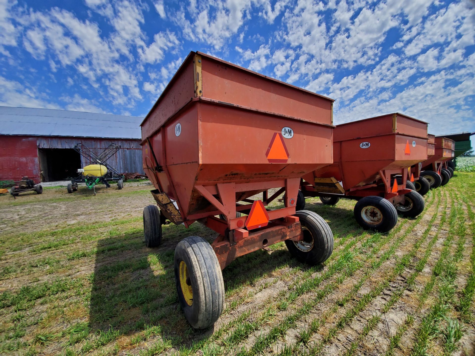 J&M 250-7 Gravity Wagon - Image 2 of 3