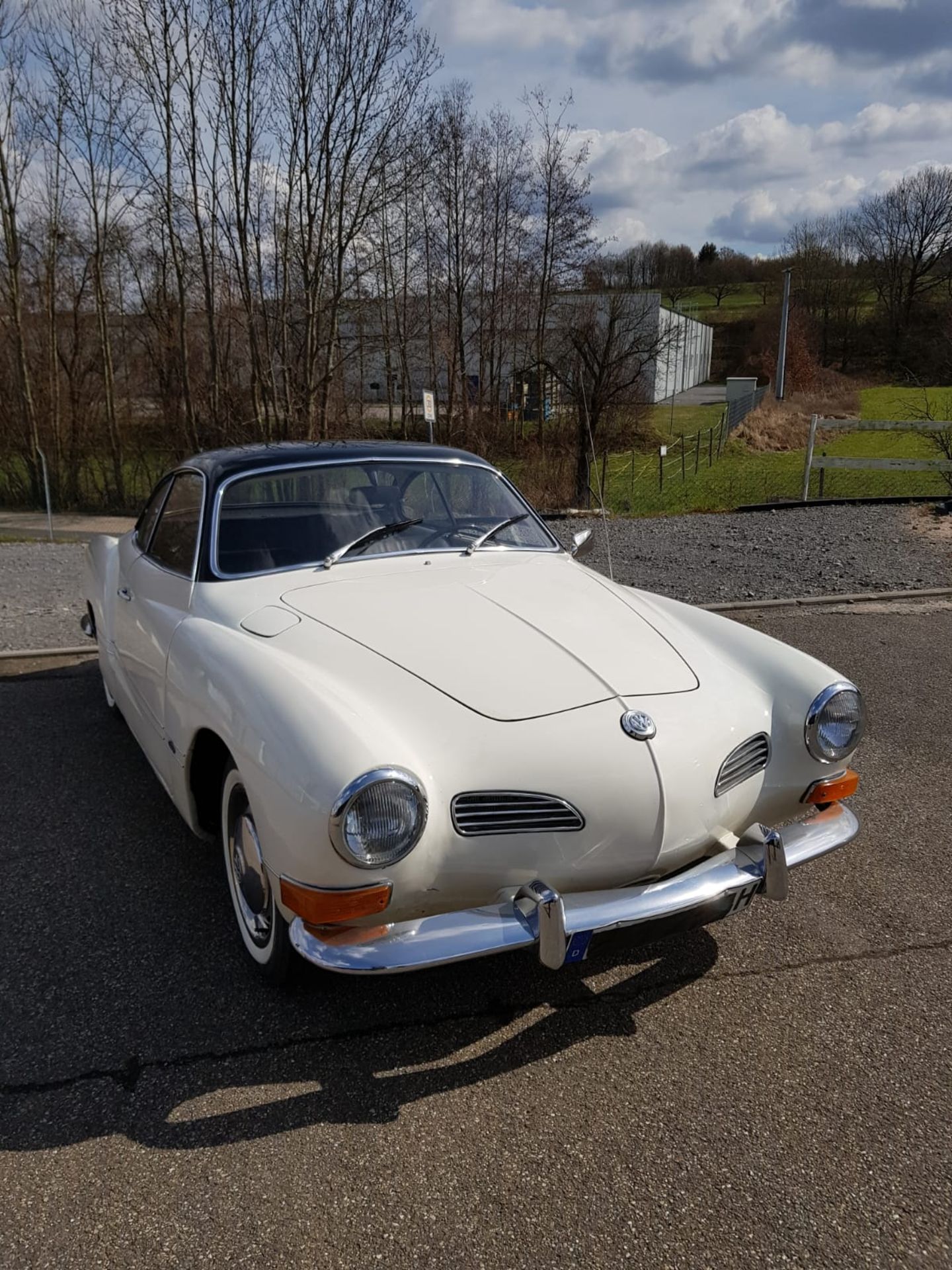 Zur Auktion steht dieser schöne Volkswagen Karmann Ghia Typ 14 aus dem Jahre 1971. Ausgestattet