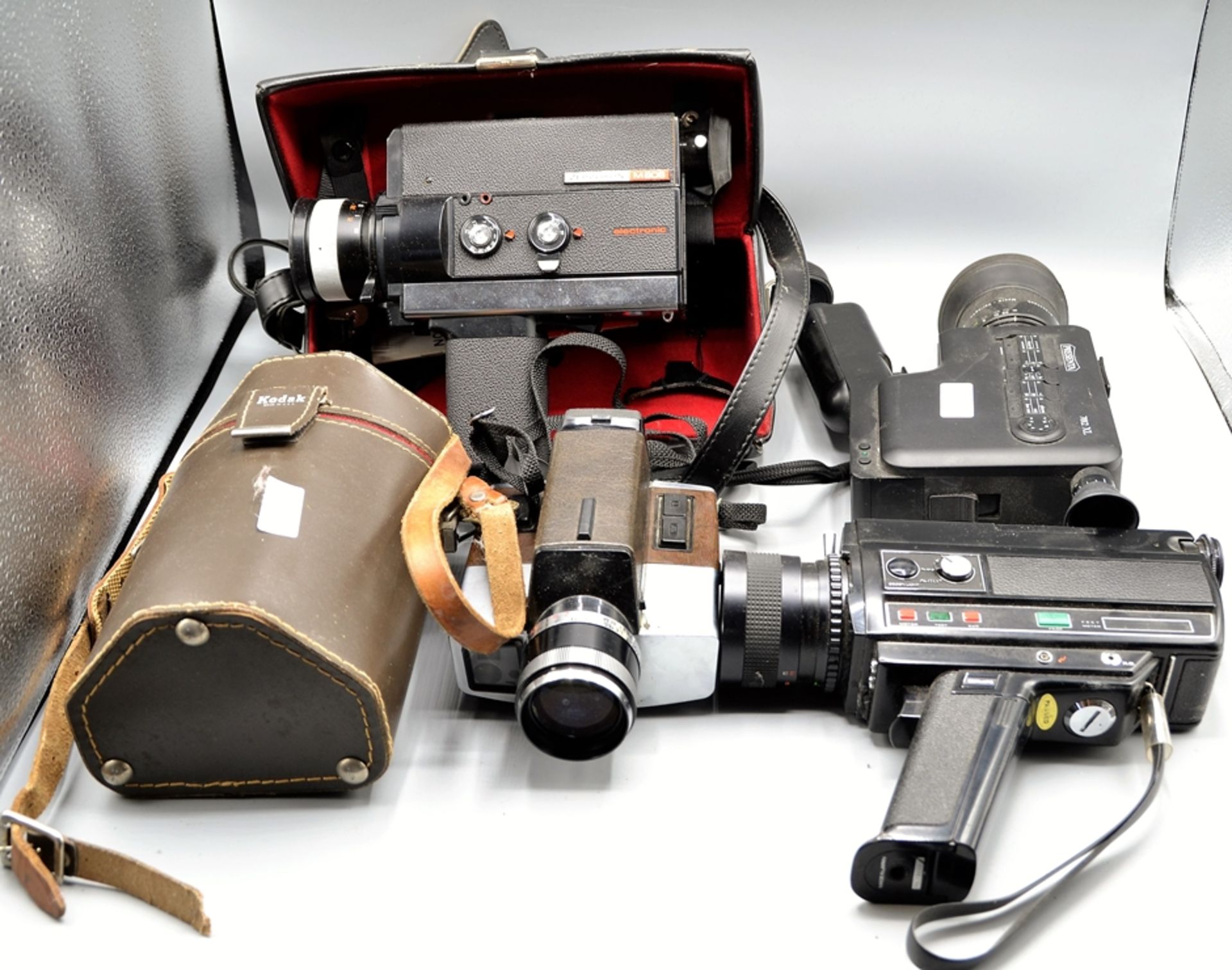 Konvolut Filmkamera Tonfilm Kamera überwiegend Super 8, 5 Stück, darunter Presenta 7012 XL, Cosina