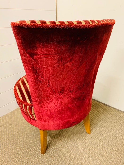 An red and striped upholstered bedroom chair on cabriole legs (H77cm) - Image 2 of 4