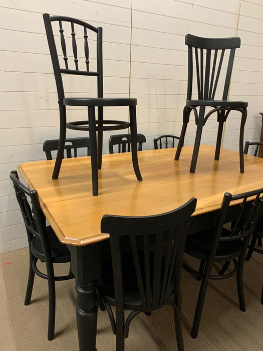 Farmhouse table with painted legs and bistro chairs (H74cm W180cm D113cm) - Image 3 of 3