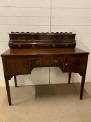 A Regency style mahogany dressing table / desk. Central drawer and arched kneehole flanked by deep