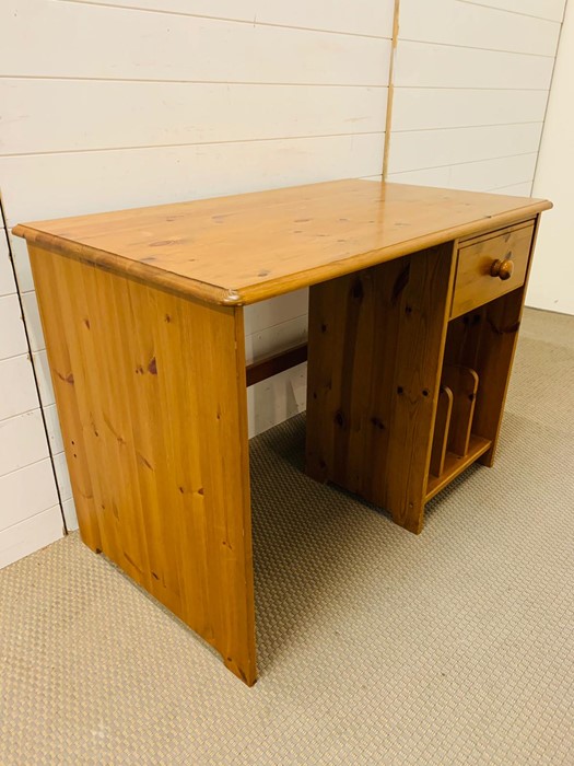 A pine work desk (H75cm W102cm D60cm) - Image 3 of 3